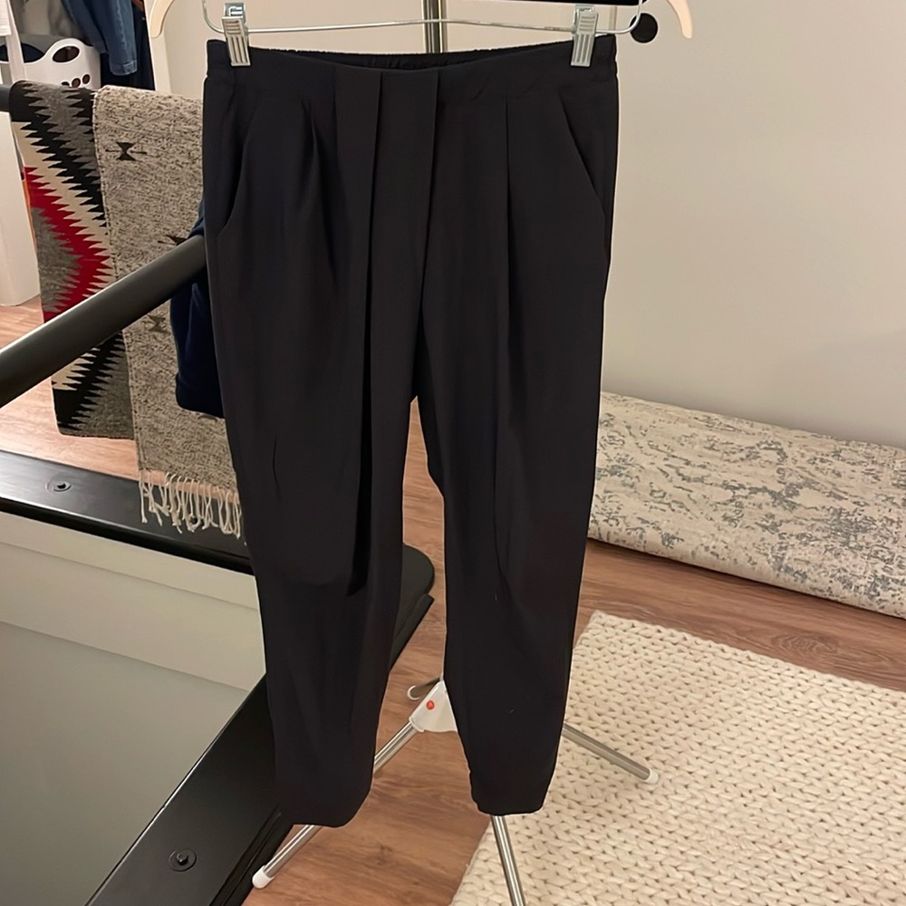 Like new drape front Lululemon trouser